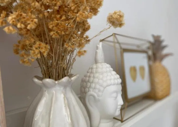 Hidden Hideaway 크레스